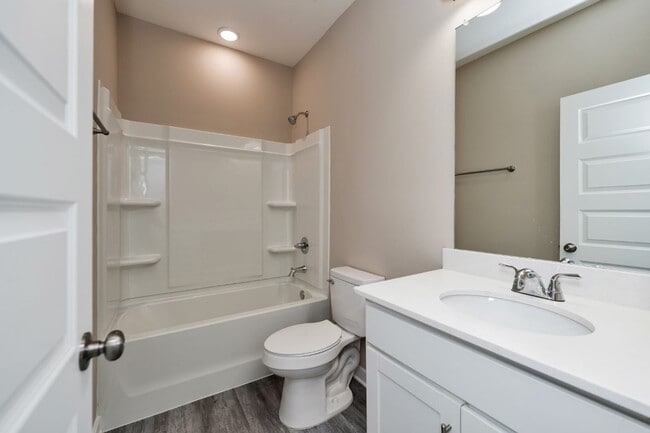 Building Photo - Move-In Ready 4 Bed, 2 Bath – Modern Upgrades & Appliances Included!