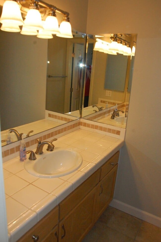 Building Photo - La Goleta One Bedroom