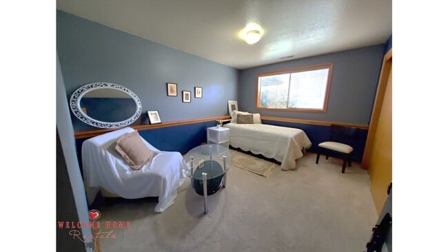 Building Photo - HUGE 5-BEDROOM home with separate BONUS ROOM for rent!!  Large fenced yard!!!