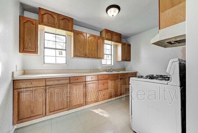 Building Photo - 412 Monroney Dr