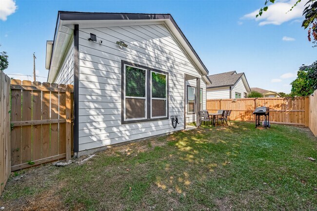 Building Photo - 7994 Kenton St