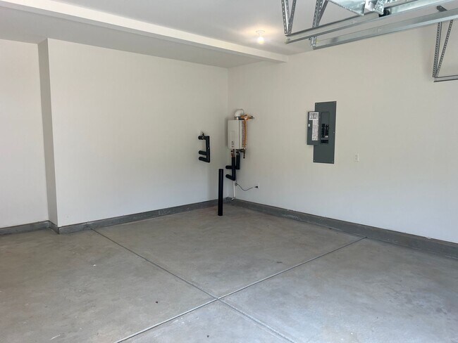 Building Photo - Fantastic Property in Troutman