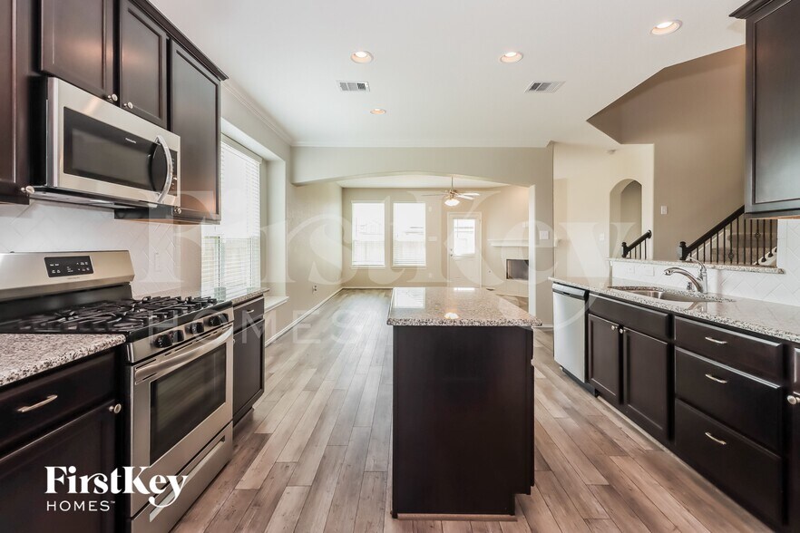 Building Photo - 439 Sky Ridge Dr