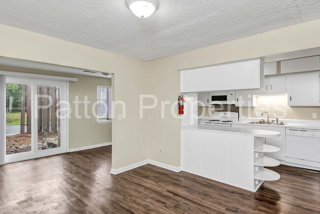 Building Photo - Point Arcadia Townhome