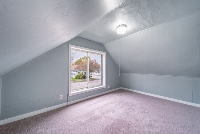 Building Photo - 409 Racine St