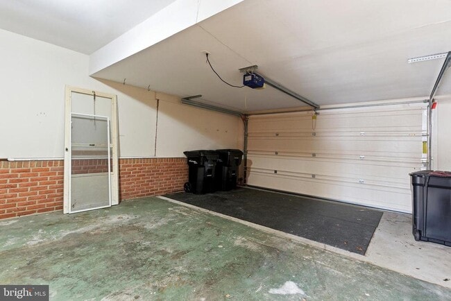 Building Photo - 413 Briarmont Dr