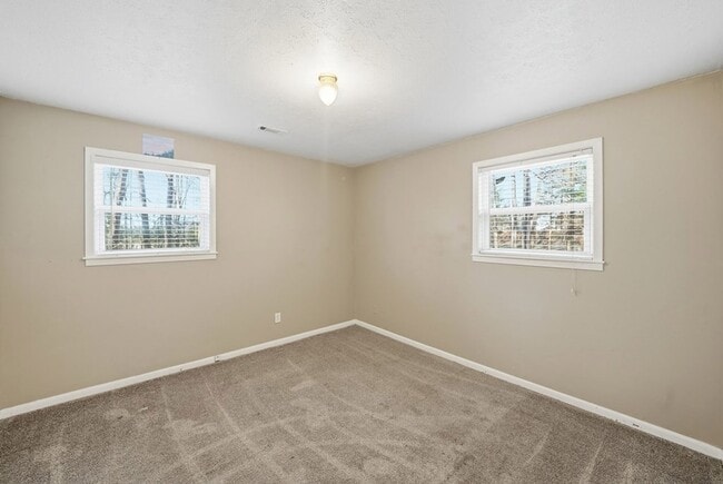 Building Photo - 46 James Dr