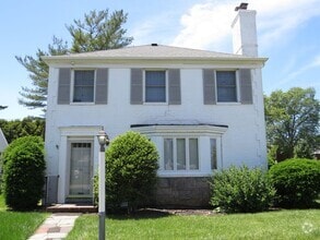 Building Photo - Totally Updated 3 Bed / 2.5 Bath