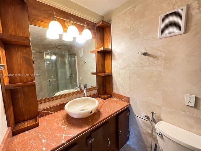 Building Photo - 936 W 79th Pl