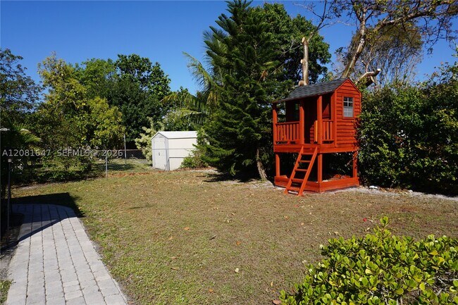 Building Photo - 4857 Alfresco St