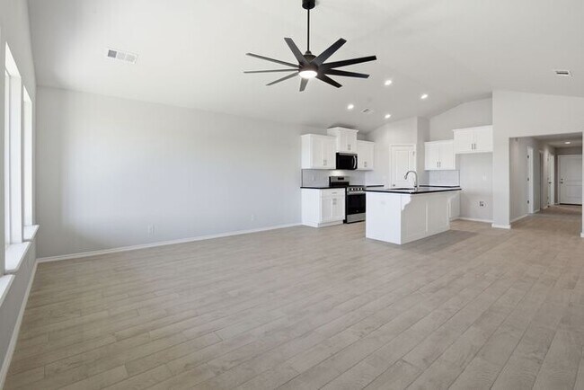 Building Photo - 4 Bedroom Home in Owasso – Open Floor Plan + Modern Finishes