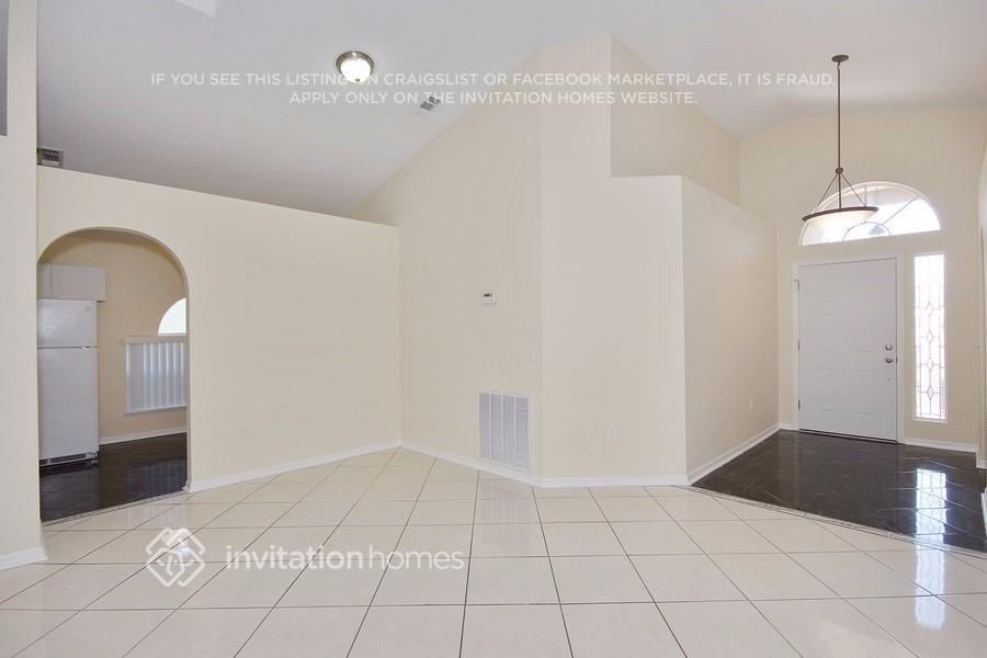 Building Photo - 820 Brightview Dr