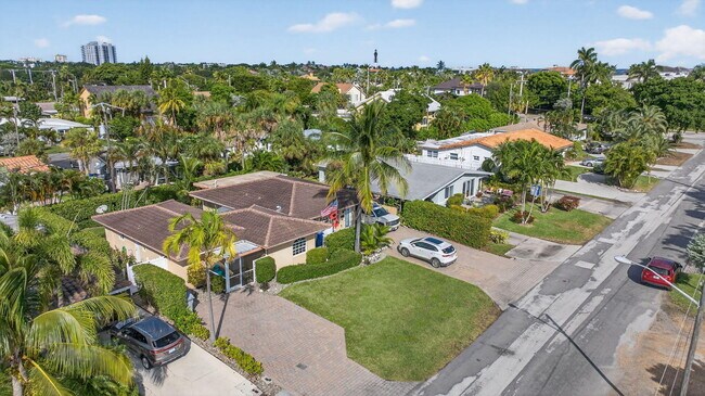 Building Photo - 3207 Marine Dr