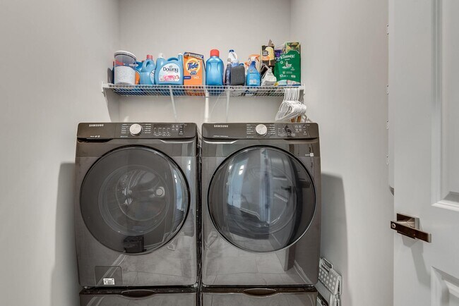 Building Photo - Bright, Modern, Spacious 4bd/3ba Home in Prime Scottdale Location