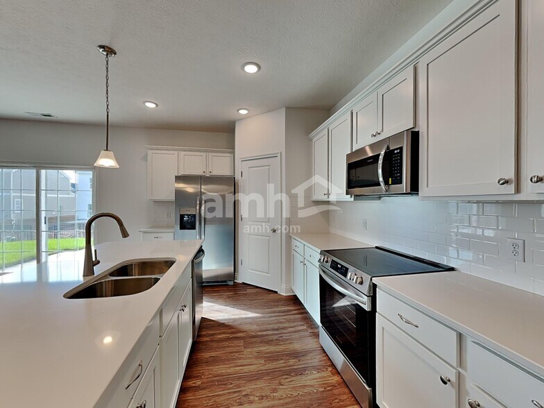 Building Photo - 969 Castor Dr