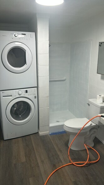 Building Photo - 124 6th St W