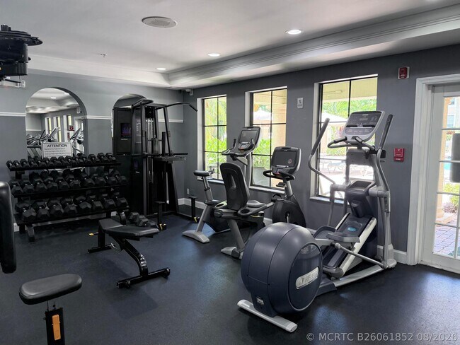 Building Photo - 630 S Sapodilla Ave