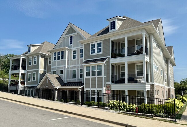 Building Photo - 900 Vintage Green Ln
