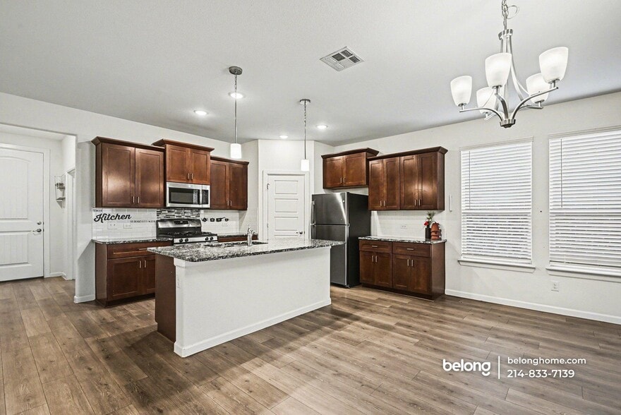 Building Photo - 5458 Ridgeway Dr