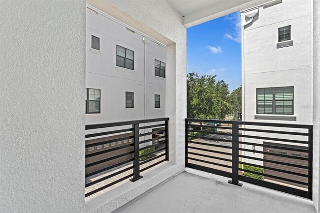Building Photo - 224 S Audubon Ave