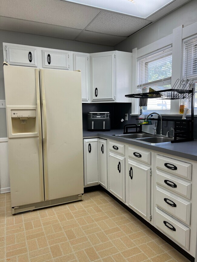 Building Photo - 1946 Princeton Dr