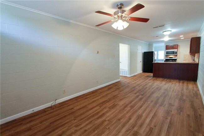 Primary Photo - 1308 E Main St