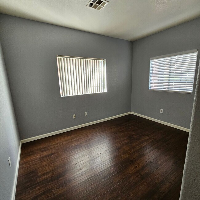 Building Photo - WOW! 3 bed 2 bath gated condo near Nellis AFB.. REMODELED!