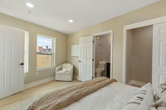 Building Photo - STUNNING 4 Level Fells Point Rowhome! WITH...