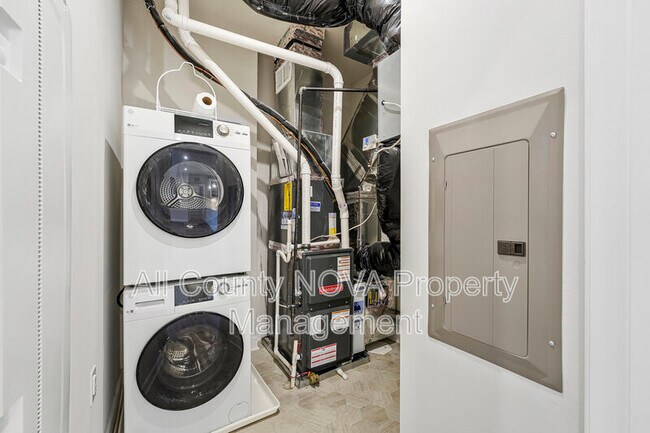 Building Photo - 3927 Fair Ridge Dr