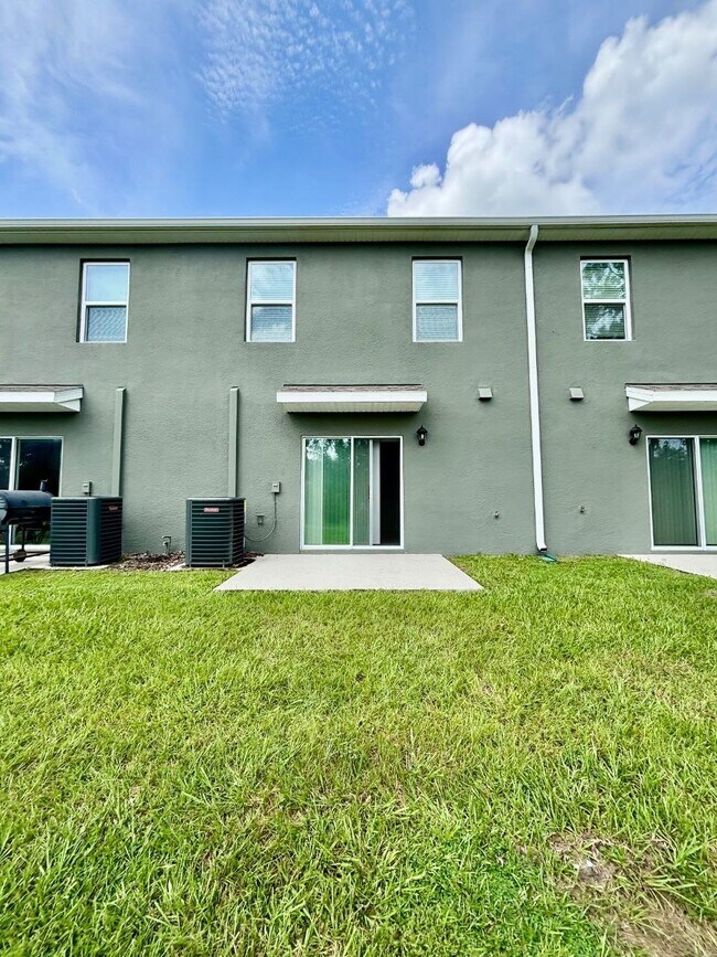 Building Photo - 2915 Canary Ave