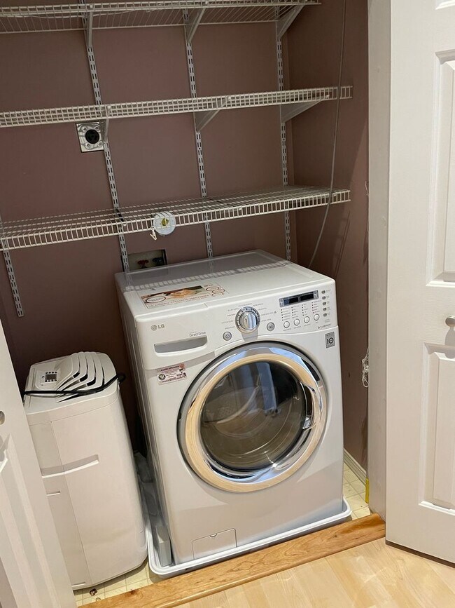 Building Photo - 1Bd/1Ba Seattle Condo