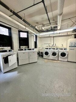 Building Photo - 143 Park Dr