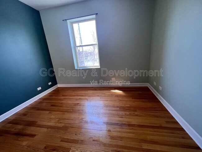 Building Photo - 1671 W Farwell Ave