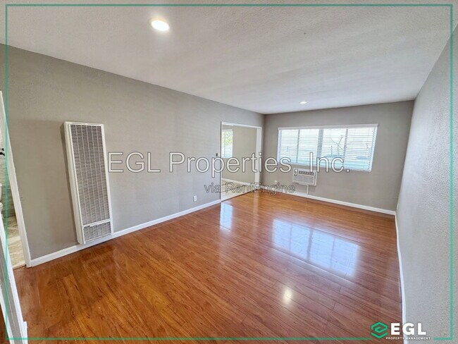 Building Photo - 1555 N Bronson Ave