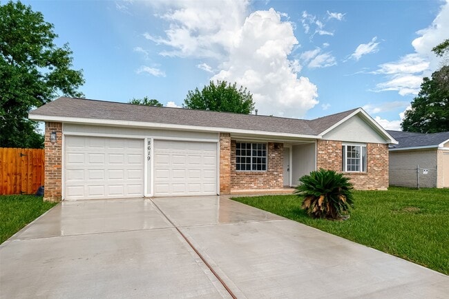 Building Photo - 8619 Valley Meadow Dr