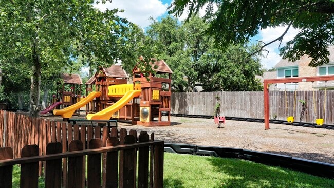 Building Photo - 12210 Ravenmoor Dr