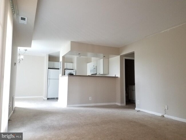 Building Photo - 2500 Markham Ln