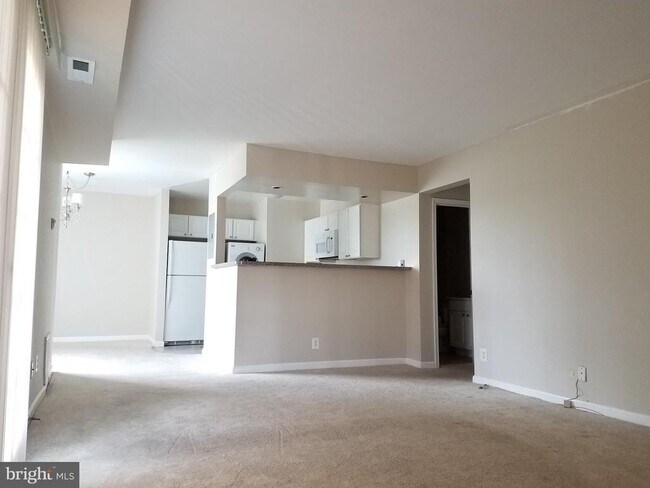 Building Photo - 2500 Markham Ln