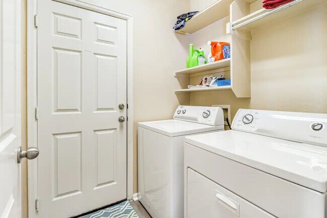 Building Photo - Charmer in Blanco River Village with Amazing Back Patio!