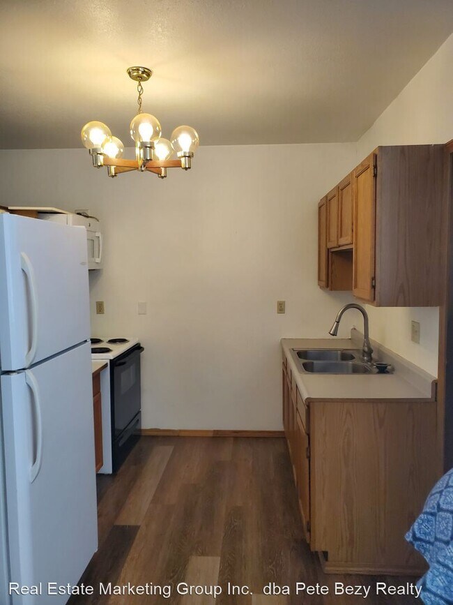 Building Photo - 3 br, 1 bath House - 240 Haight Rd