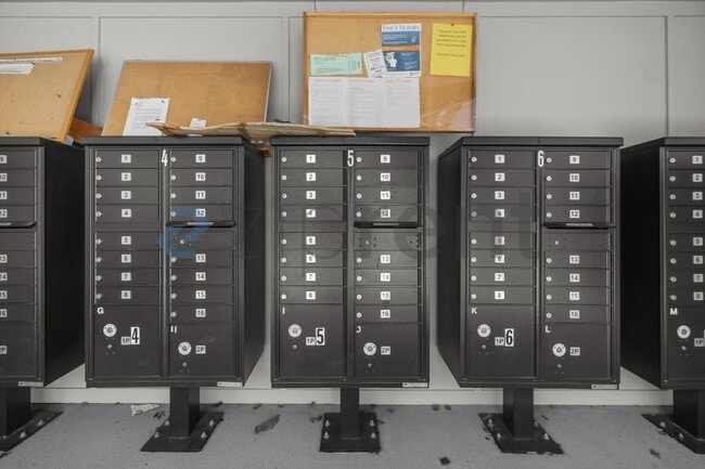 Building Photo - 2020 Grant Ave S