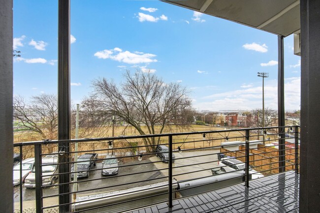 Building Photo - Available Now! Easy Commute To Capitol Hil...