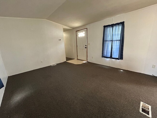 Building Photo - 3 Bedroom 2 Bath Trailer for Rent