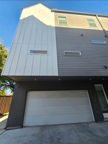 Building Photo - 2143 Mail Ave