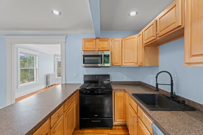 Building Photo - 809 Edgewood Ave