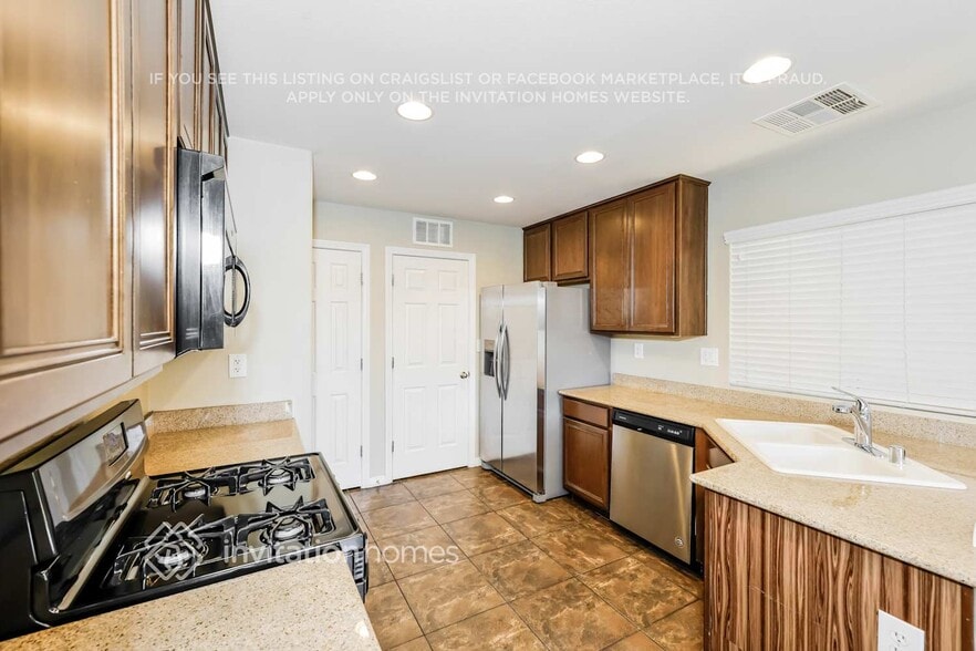 Building Photo - 7962 Valladolid Ave