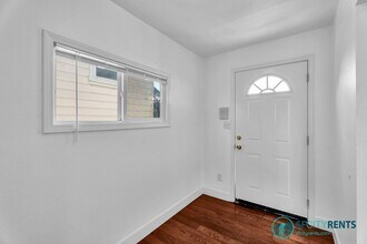 Building Photo - Bernal/St Mary's: Rare Remodeled Cottage w/ Washer/Dryer, Patio & Storage