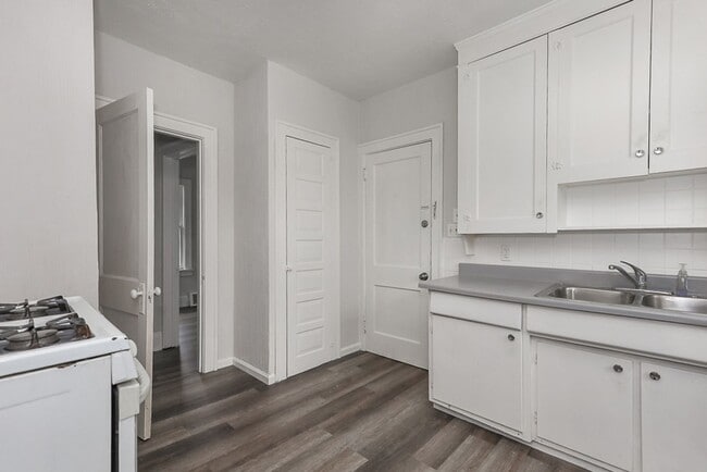 Building Photo - 4930 E 108th St