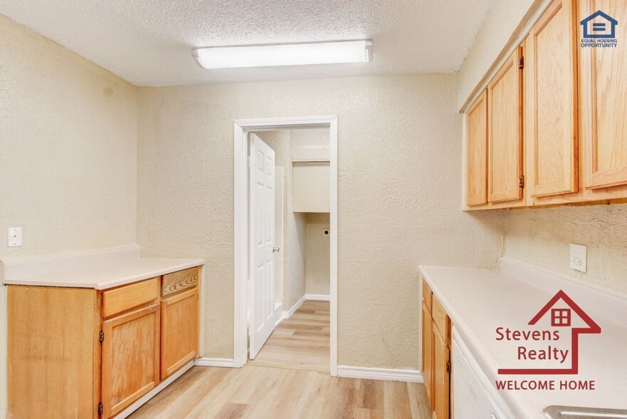 Building Photo - 2611 SW Evans Ave