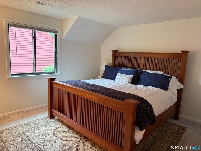 Building Photo - 139 Hollister Way N